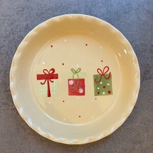Nantucket Christmas Pie Dish/Plate w/ Gift Box Design Scalloped Edge